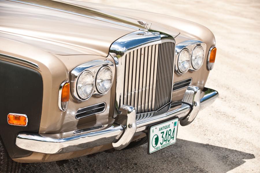 Детали экстерьера Bentley T1 1965 года  (фото 18 из 27)